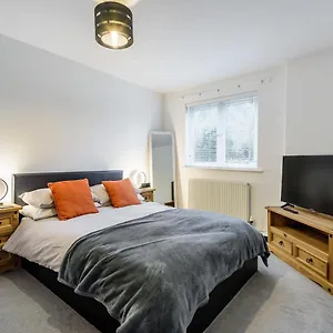 Stylish 2 Bedroom Apartment, Exeter, Parking On Site Exeter