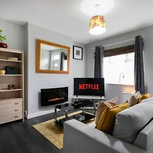 https://luxury-3br-house-free-parking-and-stunning-garden.hotelsin-nottingham.com